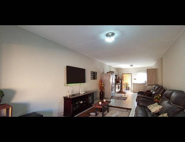 3 BEDROOM APARTMENT FOR SALE IN KLIPPOORTJIE